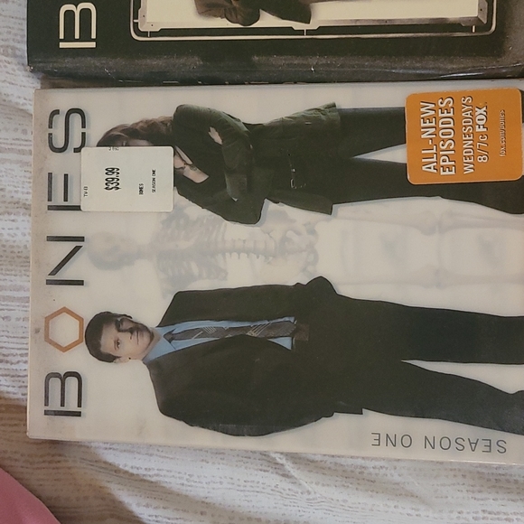 Bones Season 1, 2, 3 DVD Sets - Picture 2 of 4
